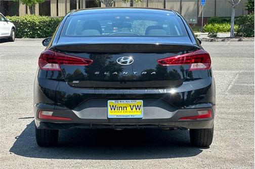 2019 Hyundai ELANTRA SE