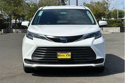 2022 Toyota Sienna LE