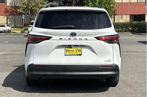2022 Toyota Sienna LE