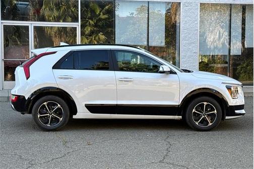 2025 Kia Niro SX