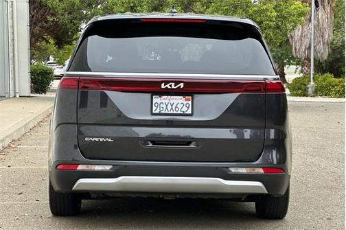 2024 Kia Carnival LX