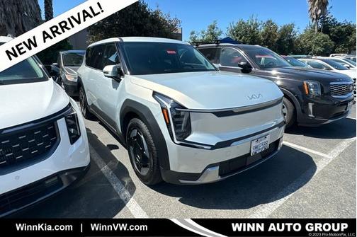 Ivory Silver 2024 Kia EV9 Light Long Range