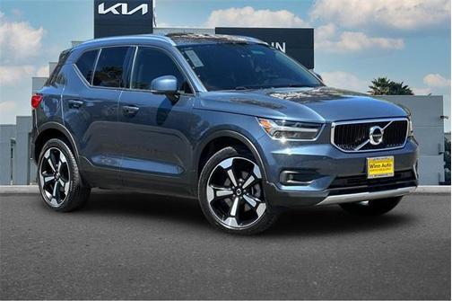 2021 Volvo XC40 T5 Momentum