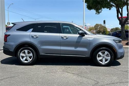2023 Kia Sorento LX