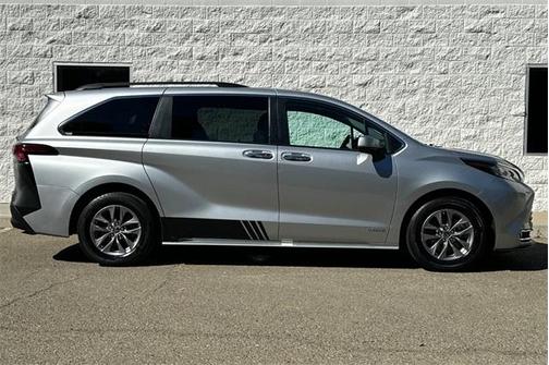2021 Toyota Sienna XLE