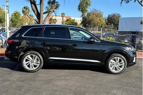 2022 Audi Q7 55 Premium