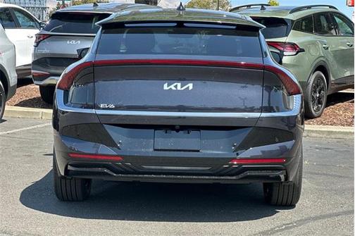 2025 Kia EV6 Wind