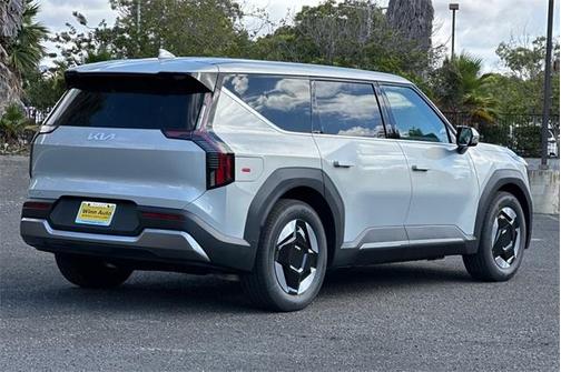 2026 Kia EV9 Light Long Range