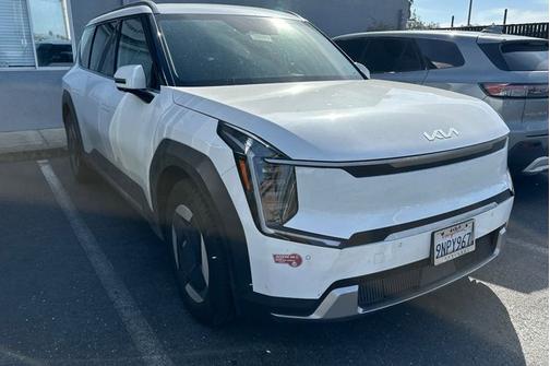 Snow White Pearl 2024 Kia EV9 Wind