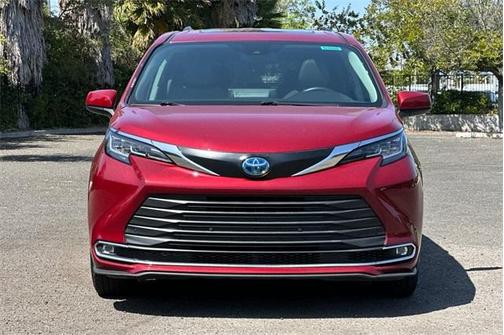 2023 Toyota Sienna XLE