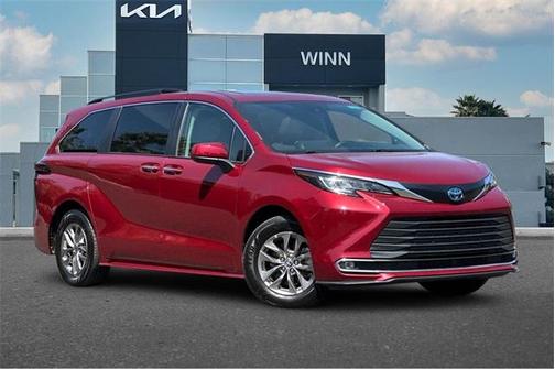 2023 Toyota Sienna XLE