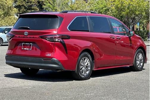 2023 Toyota Sienna XLE
