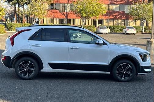 2025 Kia Niro Plug-In Hybrid EX
