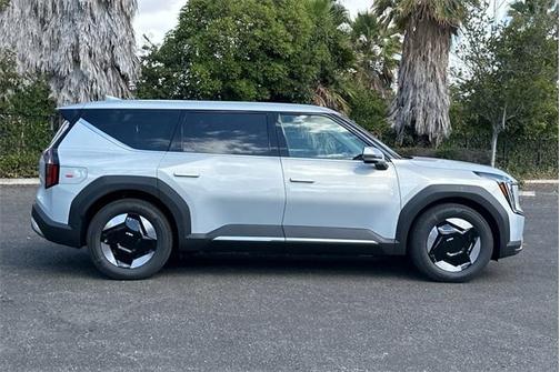 2026 Kia EV9 Light Long Range