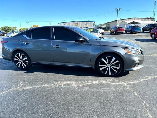 2022 Nissan Altima SR FWD