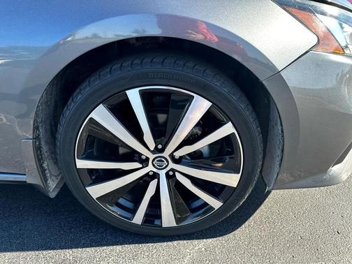 2022 Nissan Altima SR FWD