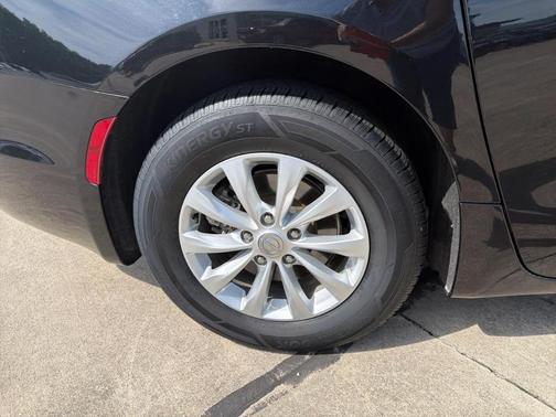Black 2019 Chrysler Pacifica Touring-L
