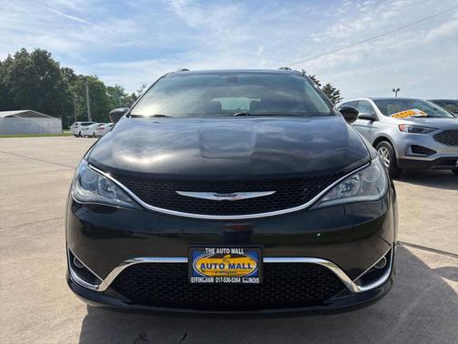 Black 2019 Chrysler Pacifica Touring-L
