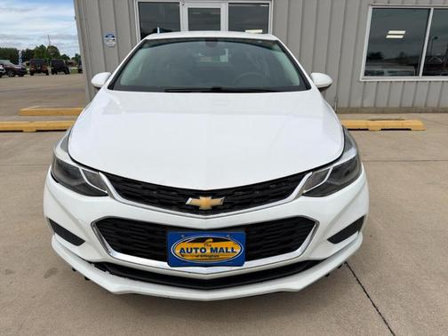 White 2017 Chevrolet Cruze LT