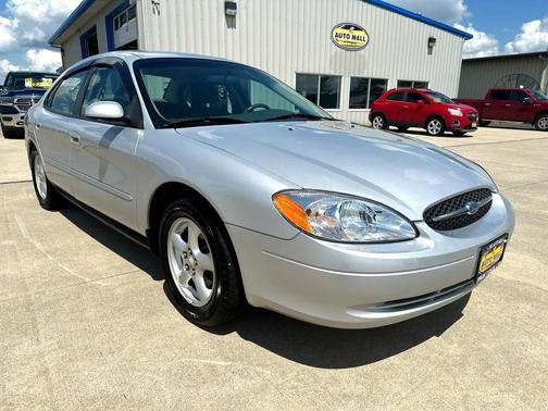 2003 Ford Taurus 4dr Sdn SES Deluxe