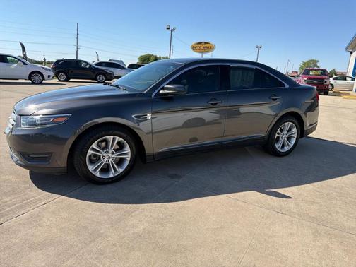 Gray 2018 Ford Taurus SEL