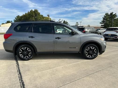 2020 Nissan Pathfinder SL 4WD