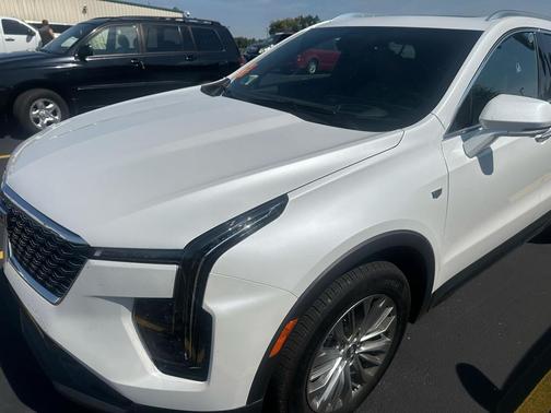 2025 Cadillac XT4 Premium Luxury