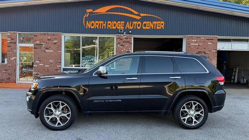 Diamond Black Crystal Pearlcoat 2020 Jeep Grand Cherokee Overland