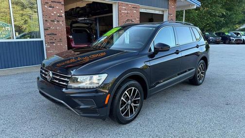 Deep Black Pearl 2021 Volkswagen Tiguan 2.0T SE 4MOTION