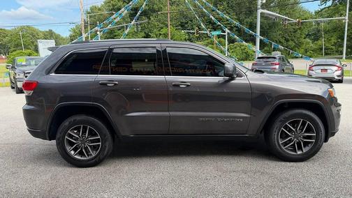 Granite Crystal Metallic Clearcoat 2019 Jeep Grand Cherokee Laredo