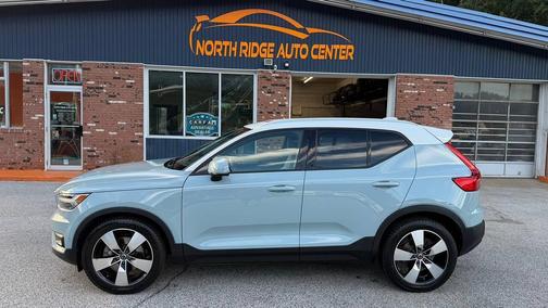 Amazon Blue 2019 Volvo XC40 T5 Momentum