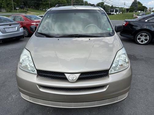 2004 Toyota Sienna LE