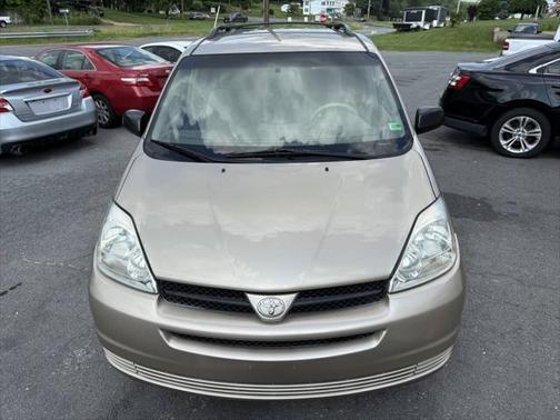 2004 Toyota Sienna LE