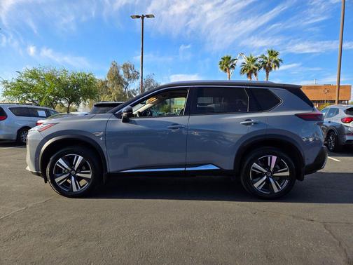 Boulder Gray Pearl/Super Black 2021 Nissan Rogue Platinum