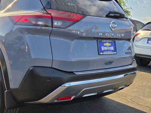 Boulder Gray Pearl/Super Black 2021 Nissan Rogue Platinum