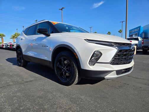 Iridescent Pearl Tricoat 2023 Chevrolet Blazer 2LT