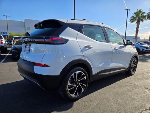 Summit White 2023 Chevrolet Bolt EUV FWD Premier
