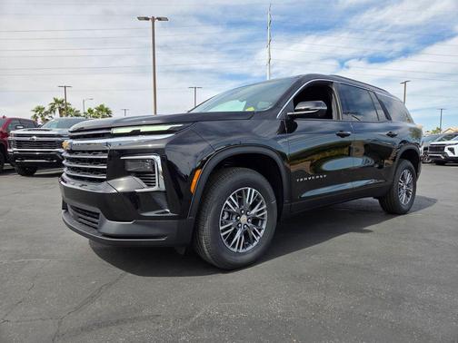 Mosaic Black Metallic 2026 Chevrolet Traverse LT