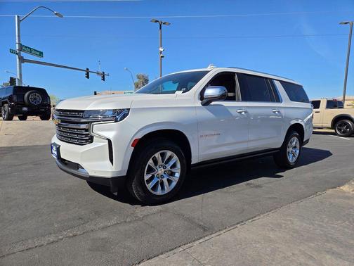 Iridescent Pearl Tricoat 2023 Chevrolet Suburban Premier
