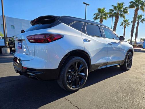 Iridescent Pearl Tricoat 2023 Chevrolet Blazer RS