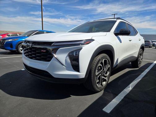 Summit White 2024 Chevrolet Trax FWD 2RS