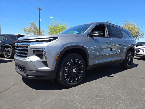 Sterling Gray Metallic 2026 Chevrolet Traverse LT