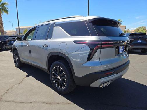 Sterling Gray Metallic 2026 Chevrolet Traverse LT