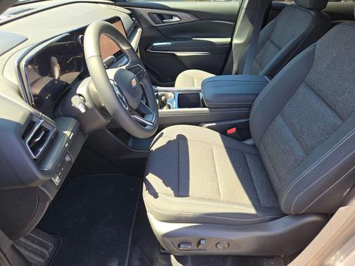 Sterling Gray Metallic 2026 Chevrolet Traverse LT