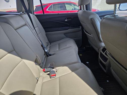 Platinum White Pearl 2022 Honda Pilot 2WD EX-L