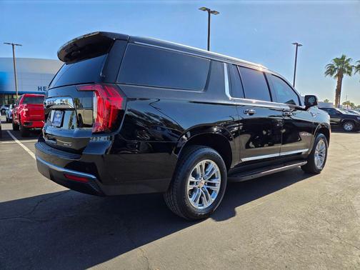 Onyx Black 2023 GMC Yukon XL SLT