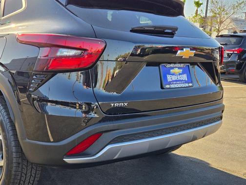 Black Metallic 2025 Chevrolet Trax LT