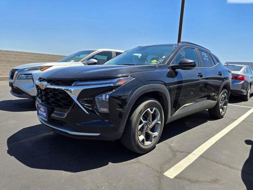 Black Metallic 2025 Chevrolet Trax LT