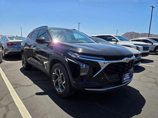 Black Metallic 2025 Chevrolet Trax LT