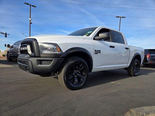 2024 RAM 1500 Classic Warlock Crew Cab 4x4 5'7' Box